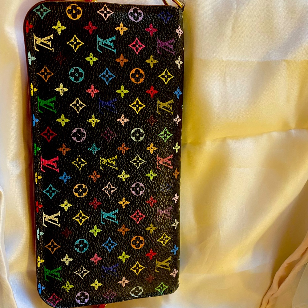 Selling my long Louis Vuitton wallet